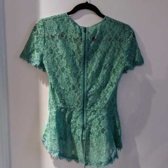 BCBG MAX AZRIA péplum top - Picture 2 of 3